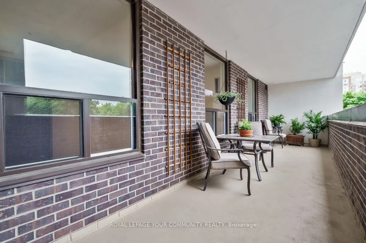 1535 Lakeshore Road E, #205