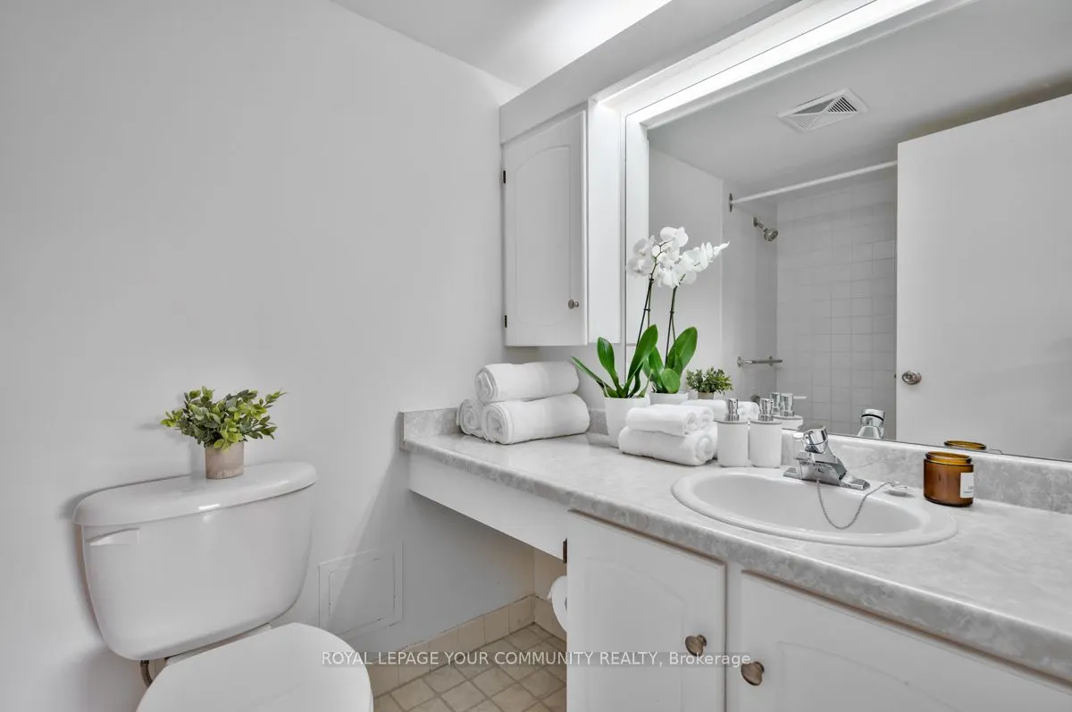 1535 Lakeshore Road E, #205