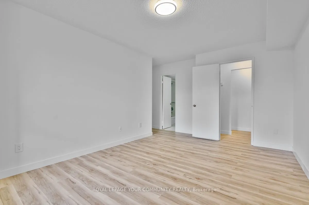 1535 Lakeshore Road E, #205
