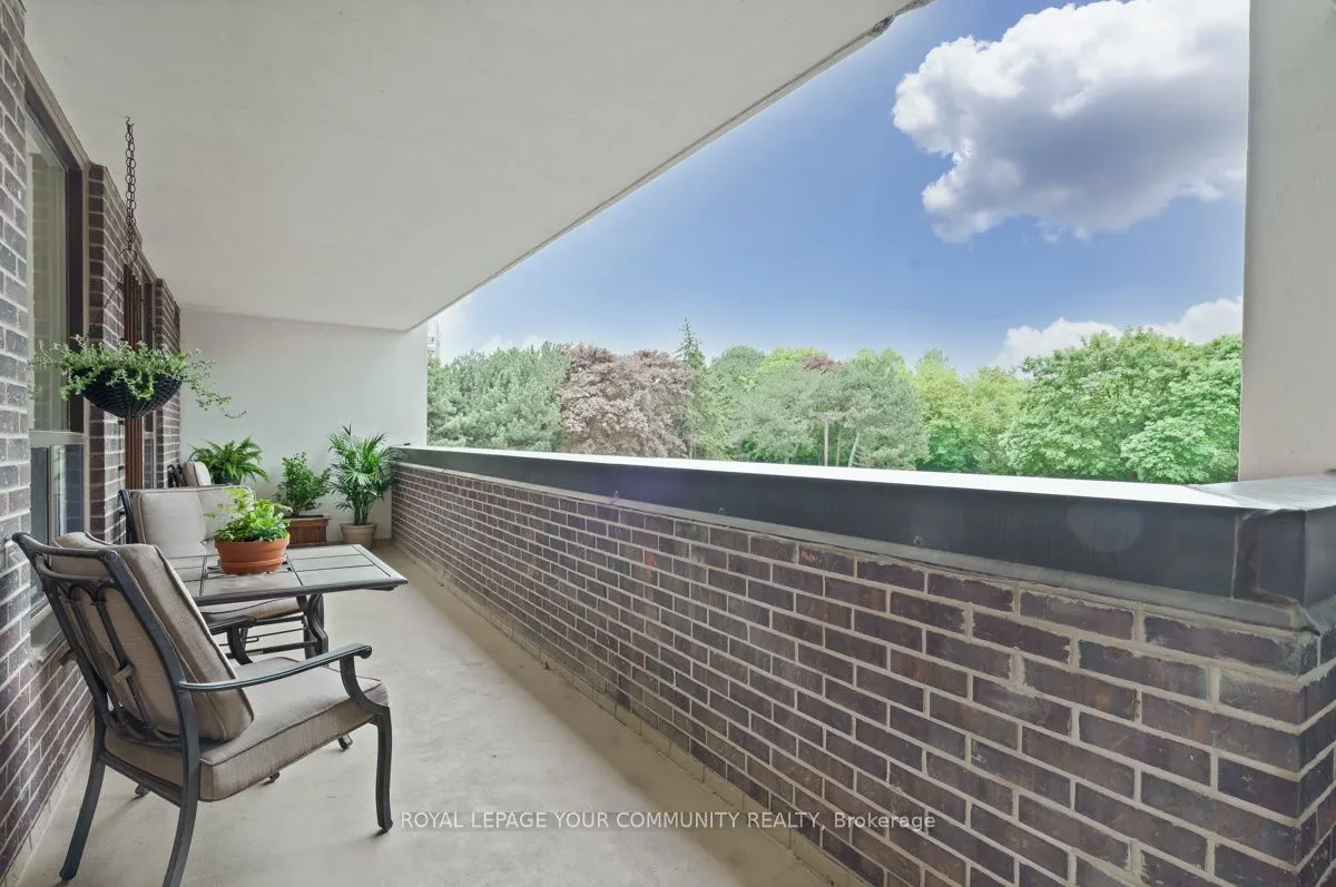 1535 Lakeshore Road E, #205