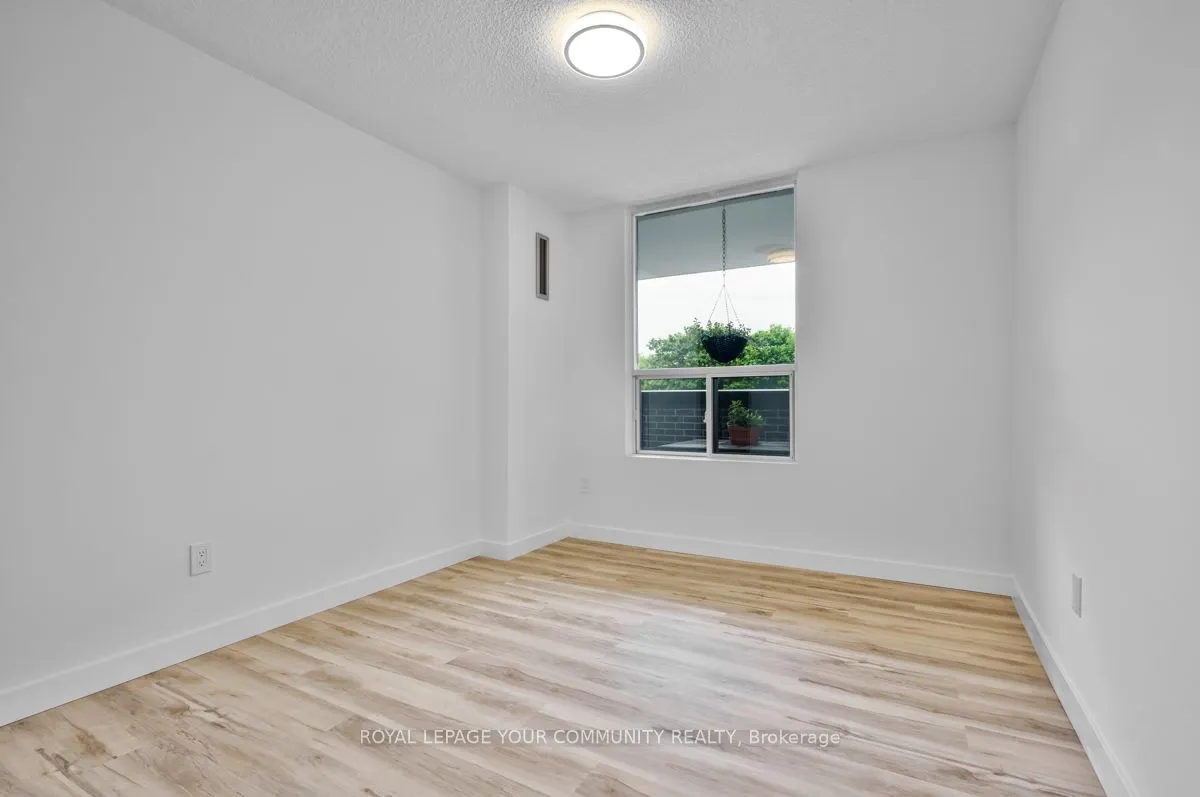 1535 Lakeshore Road E, #205