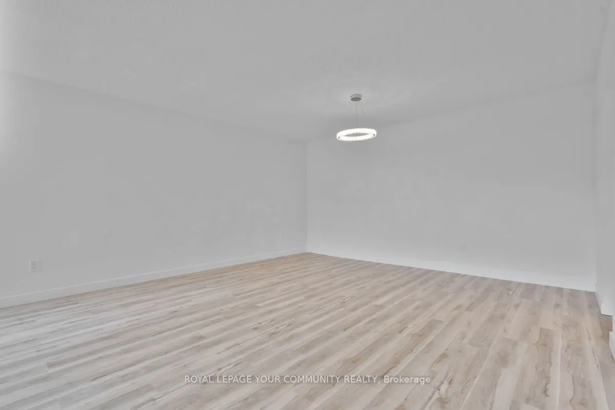 1535 Lakeshore Road E, #205