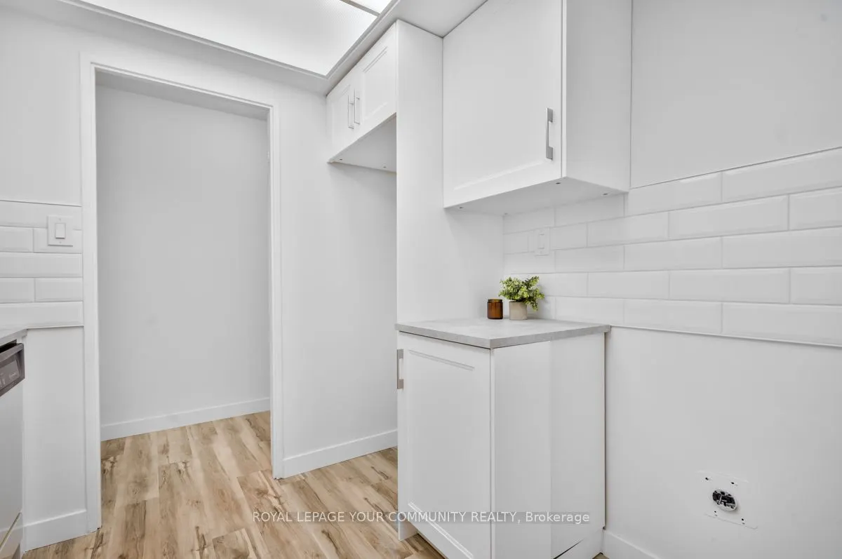 1535 Lakeshore Road E, #205
