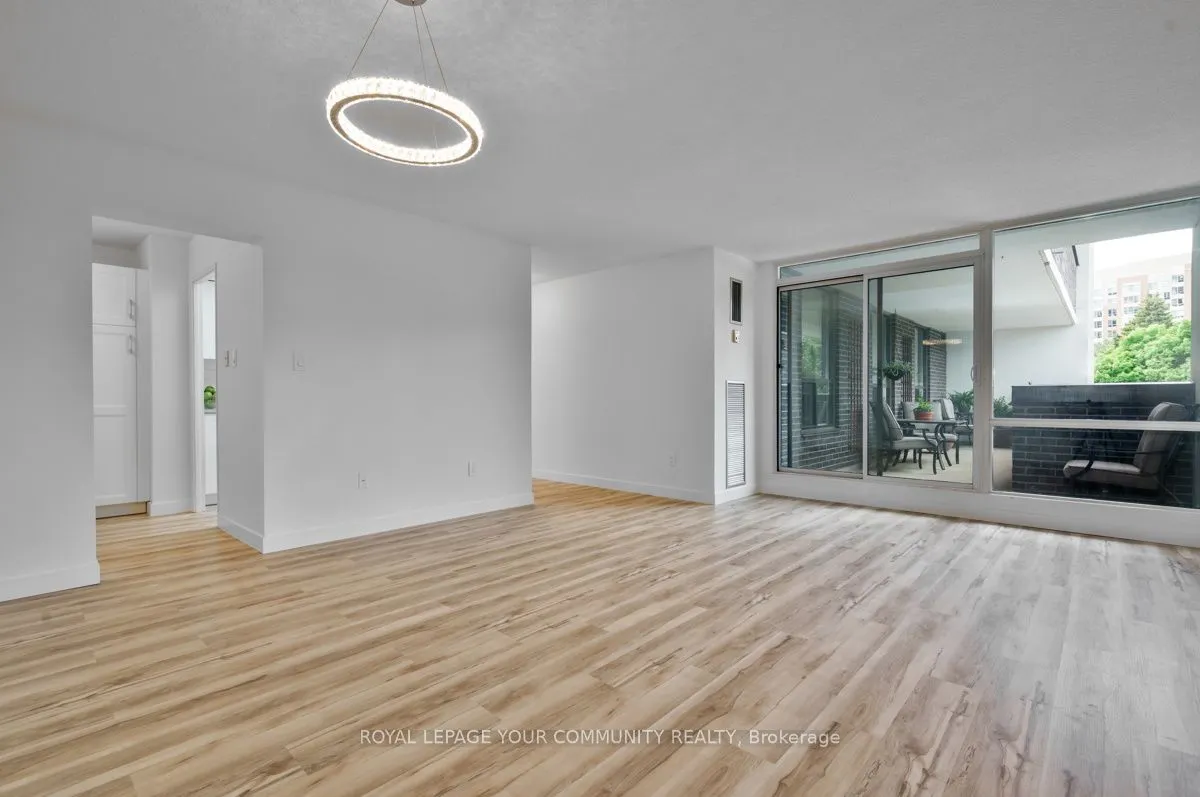 1535 Lakeshore Road E, #205