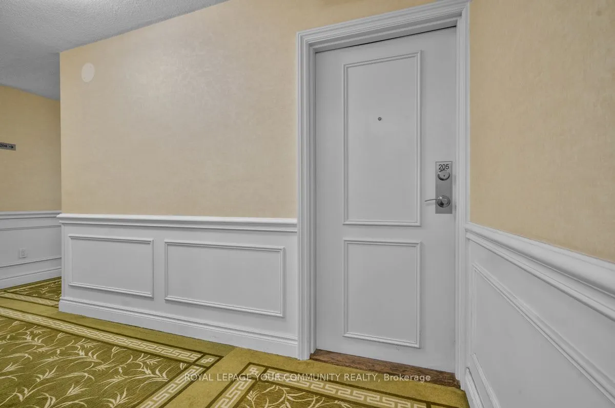 1535 Lakeshore Road E, #205