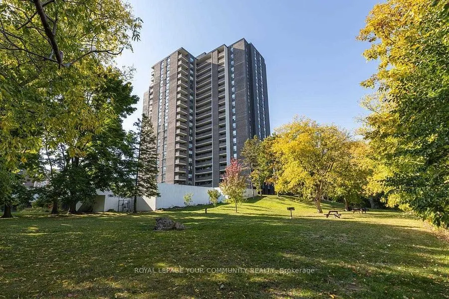 1535 Lakeshore Road E, #205