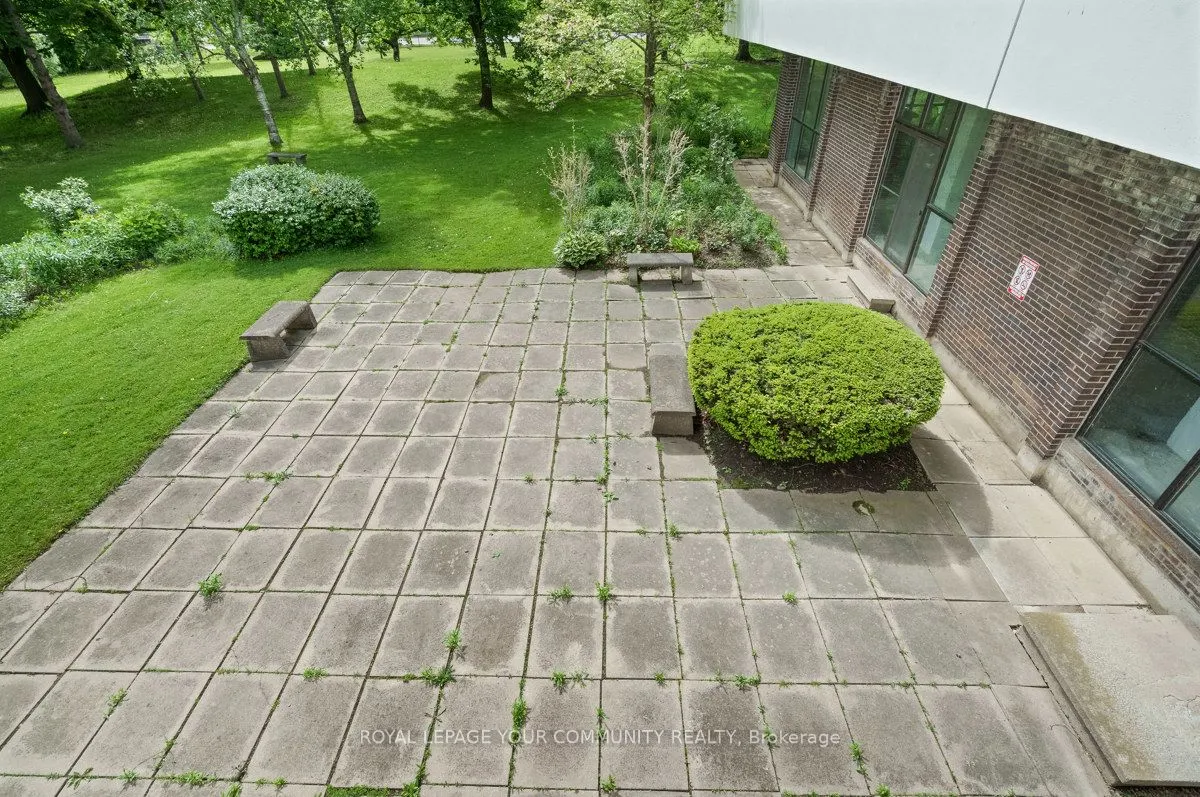1535 Lakeshore Road E, #205