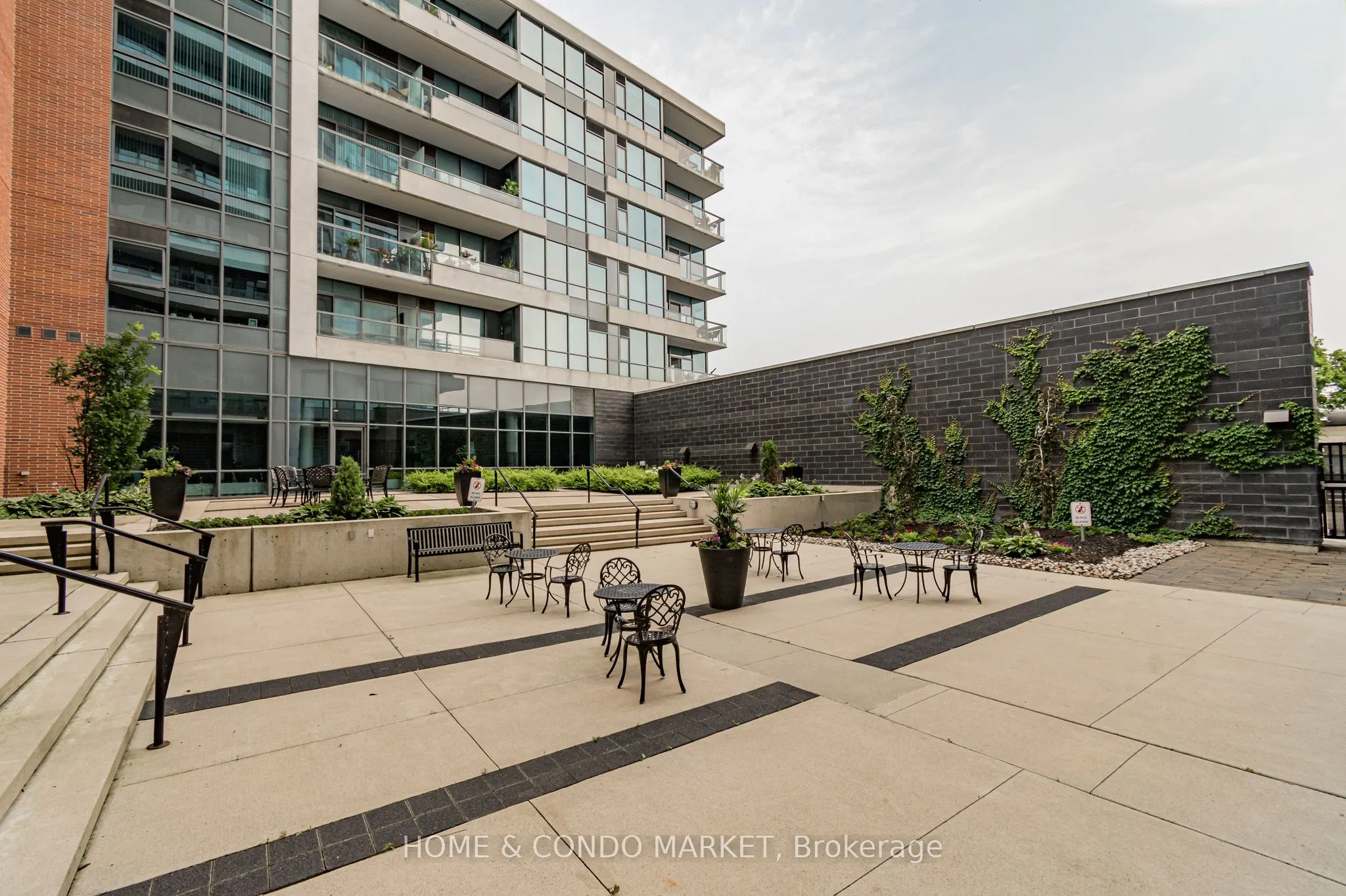 1 Hurontario Street, #315