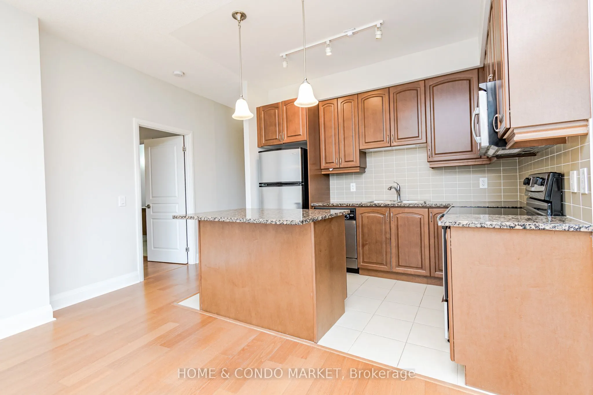 1 Hurontario Street, #315