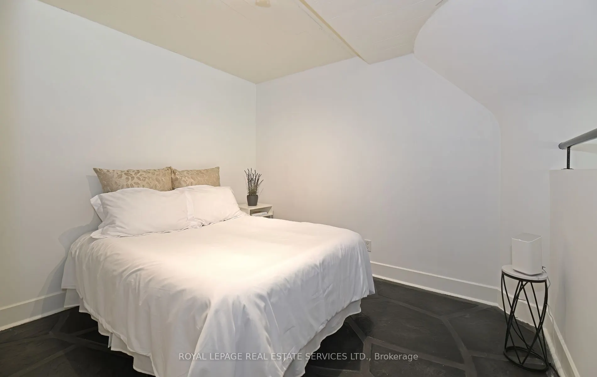 1001 Roselawn Avenue, #205