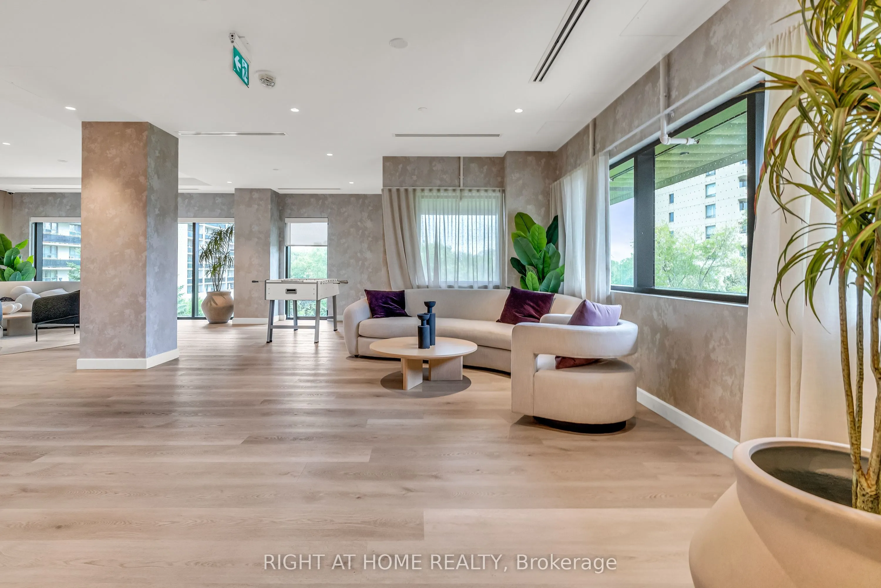 86 Dundas Street E, #1520