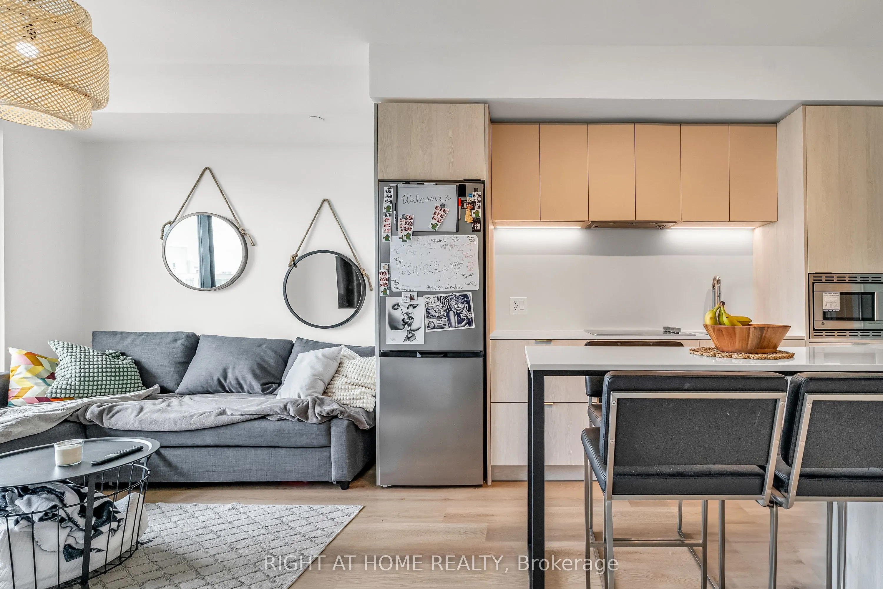 86 Dundas Street E, #1520