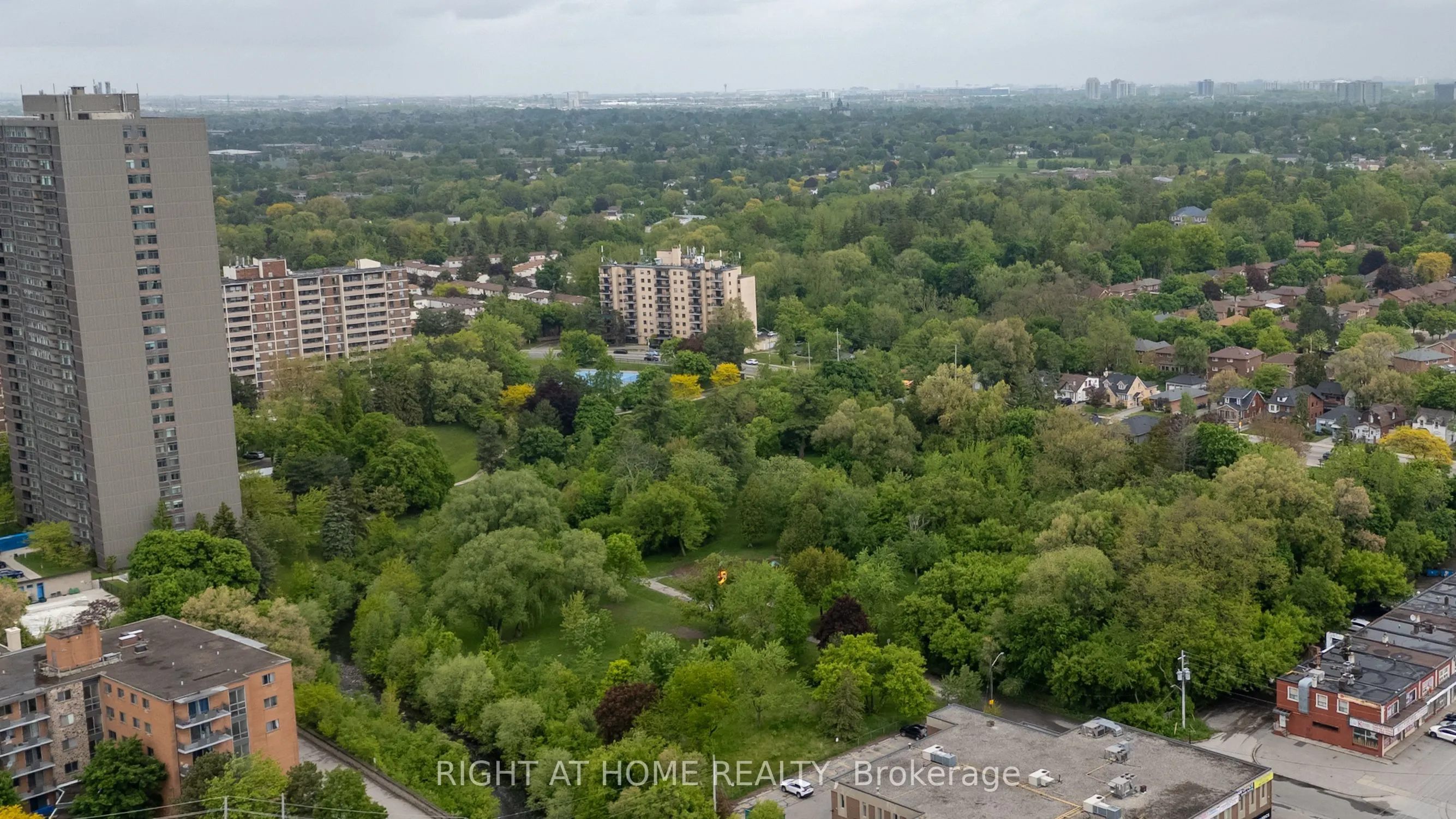 86 Dundas Street E, #1520