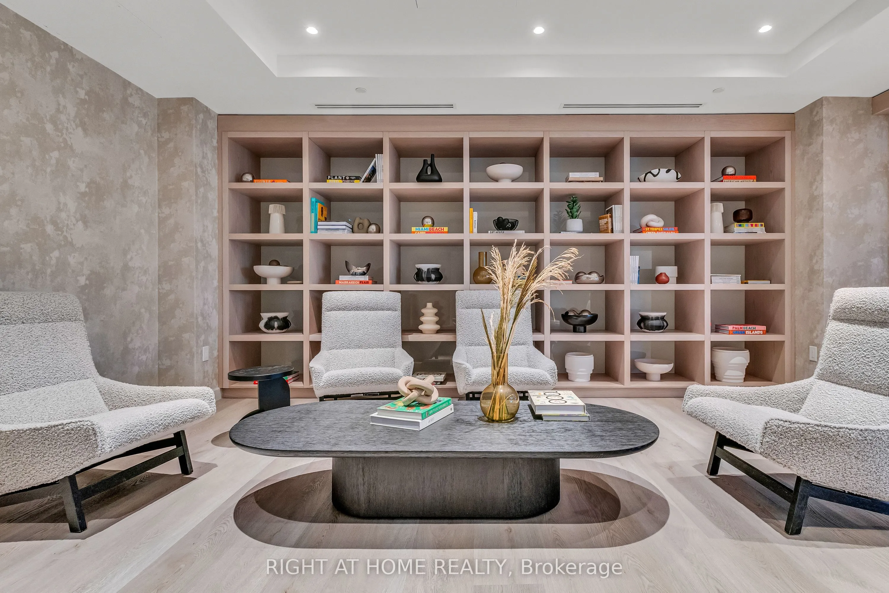 86 Dundas Street E, #1520