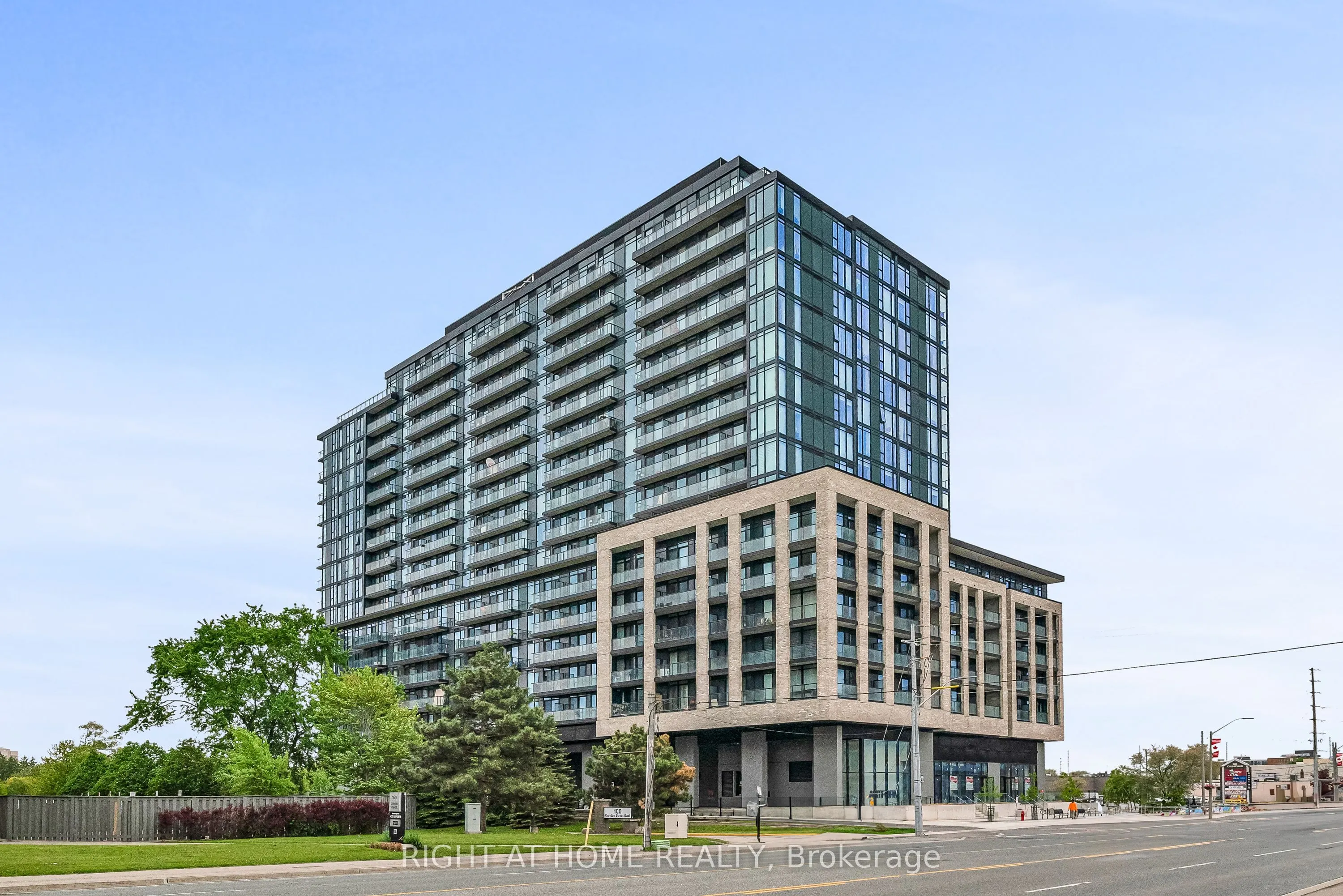 86 Dundas Street E, #1520