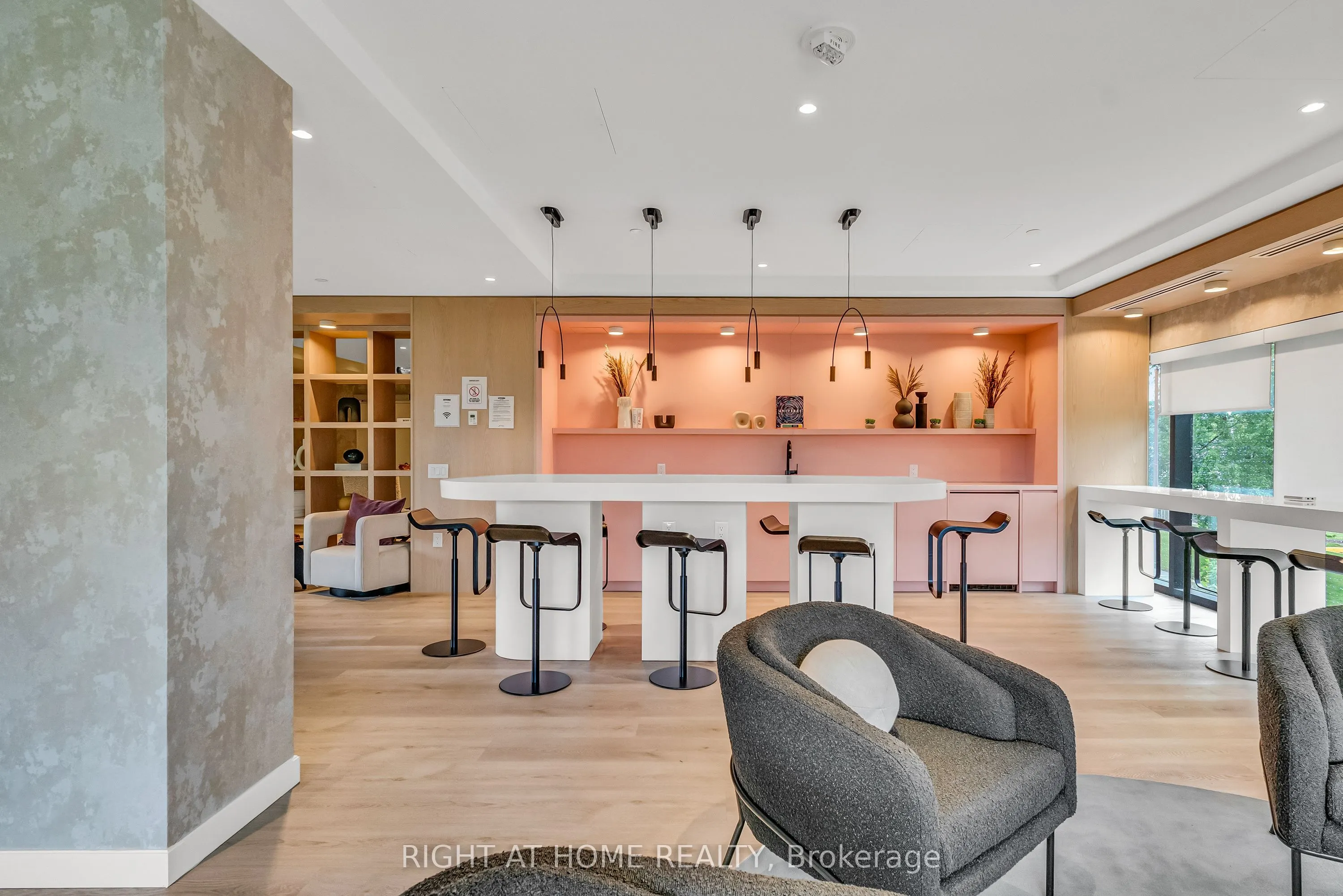 86 Dundas Street E, #1520