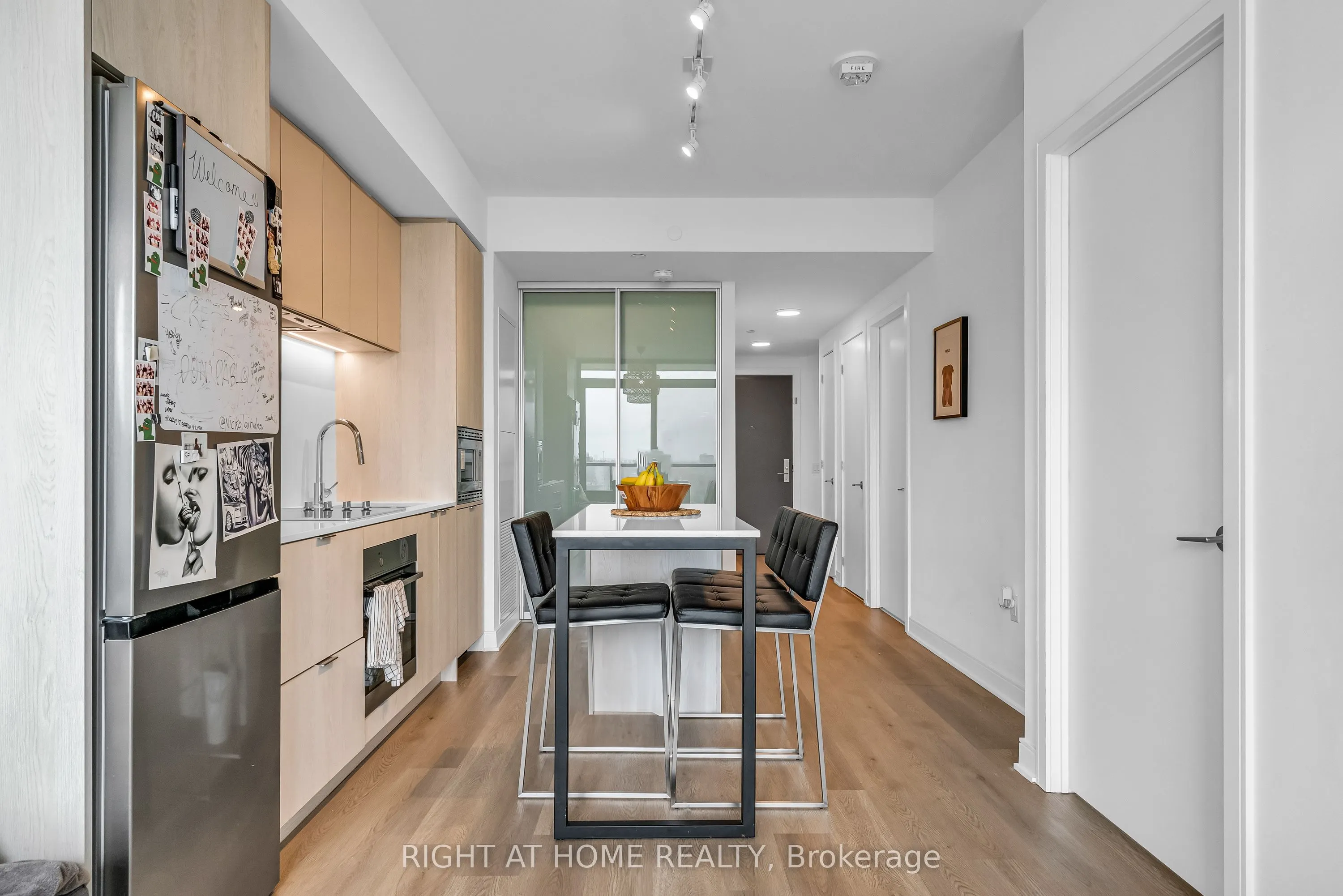 86 Dundas Street E, #1520