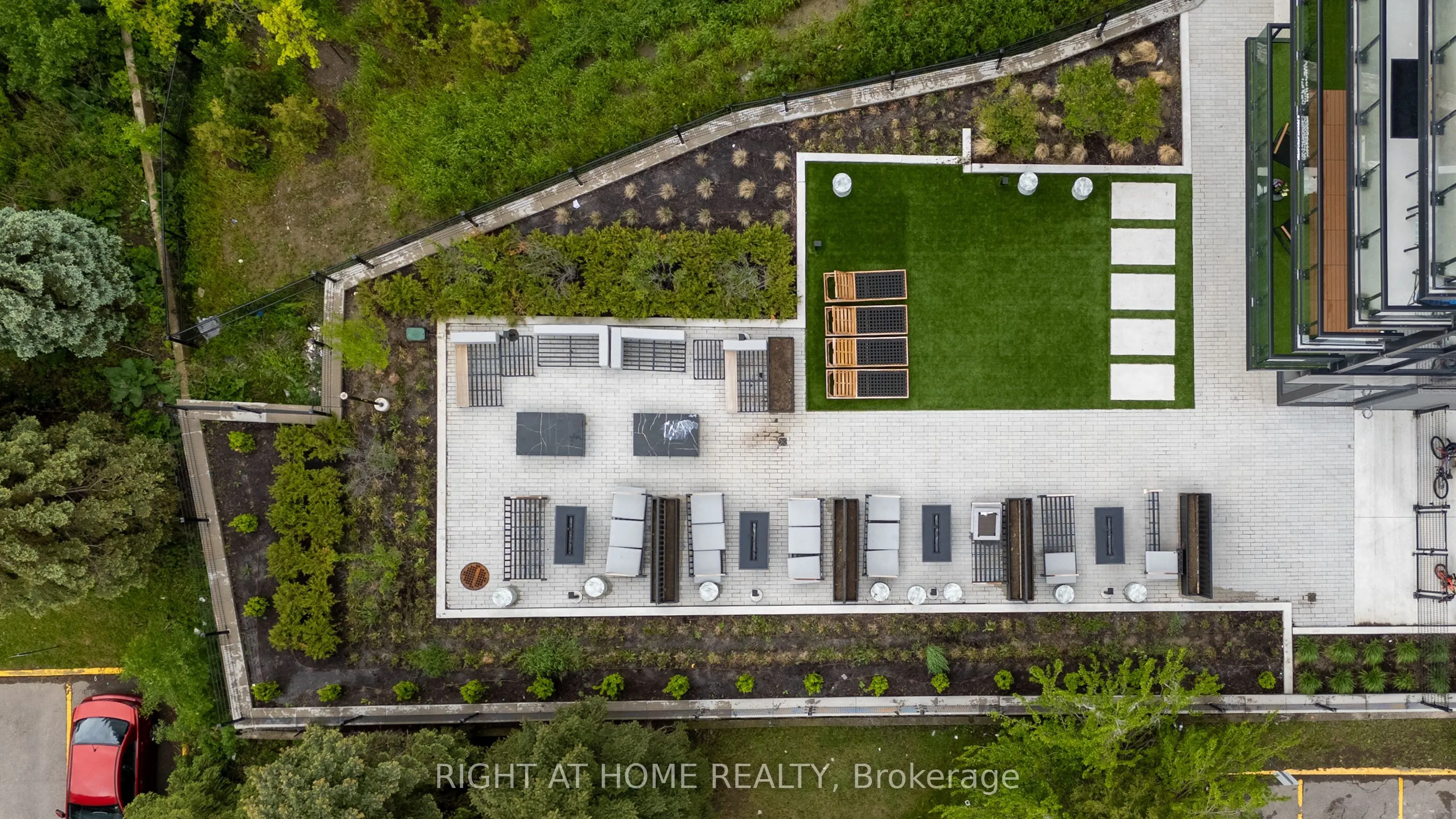 86 Dundas Street E, #1520