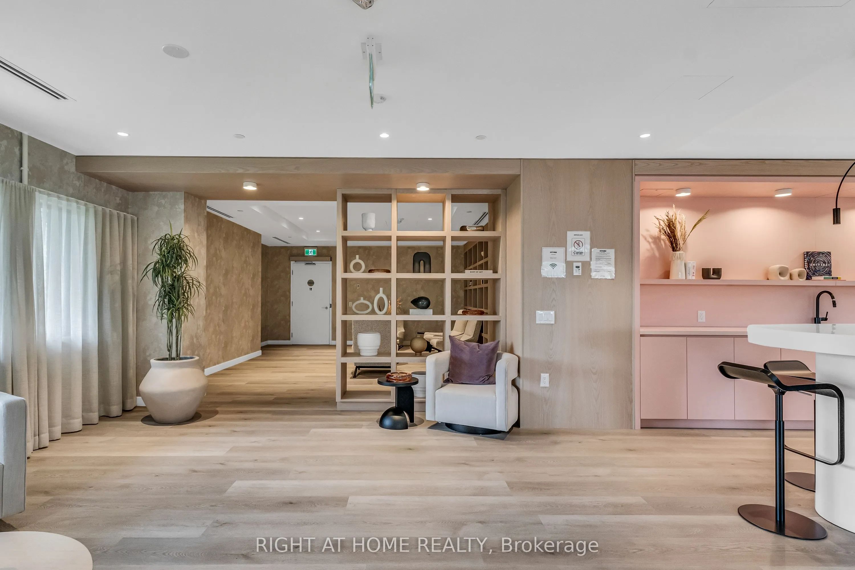 86 Dundas Street E, #1520