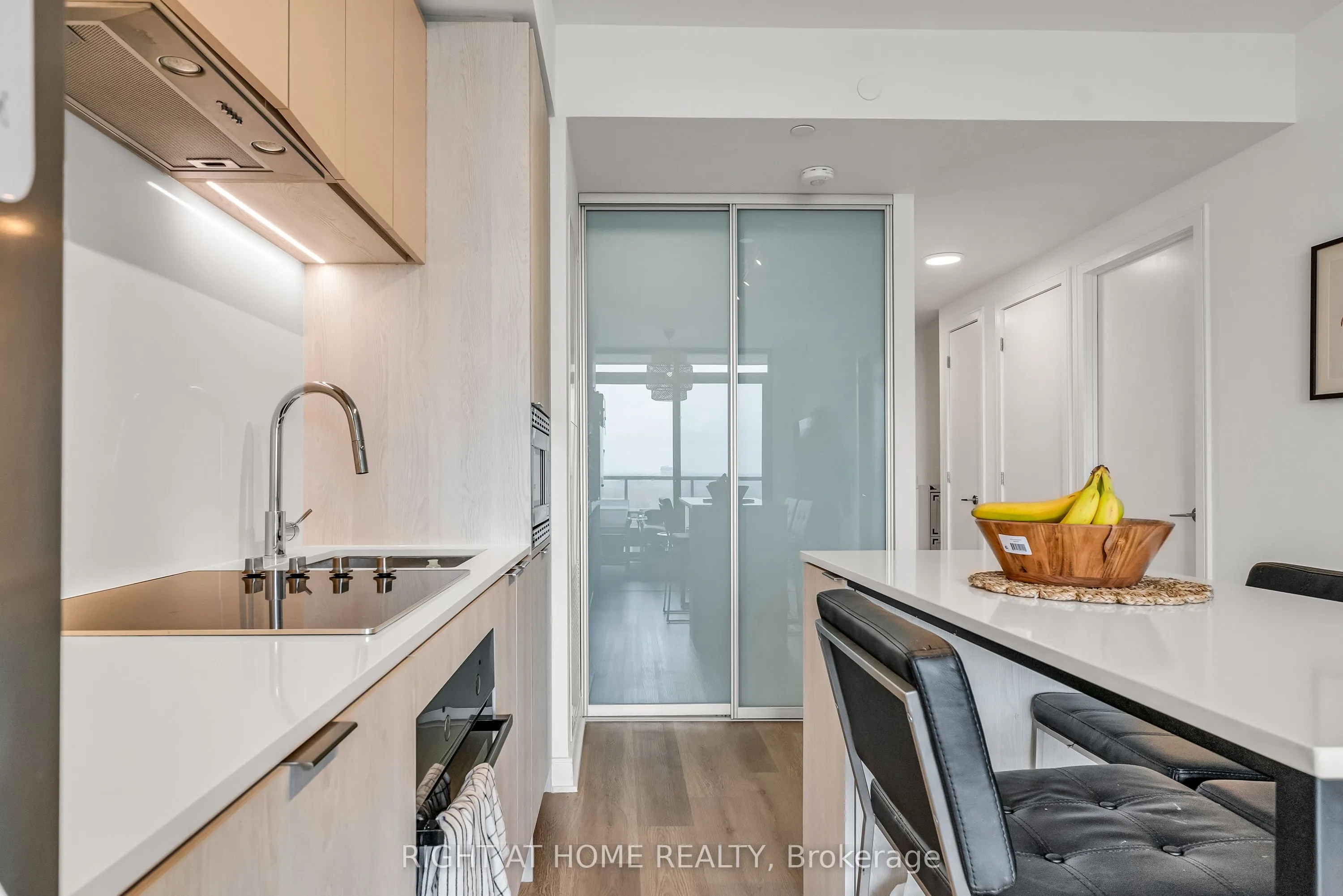 86 Dundas Street E, #1520