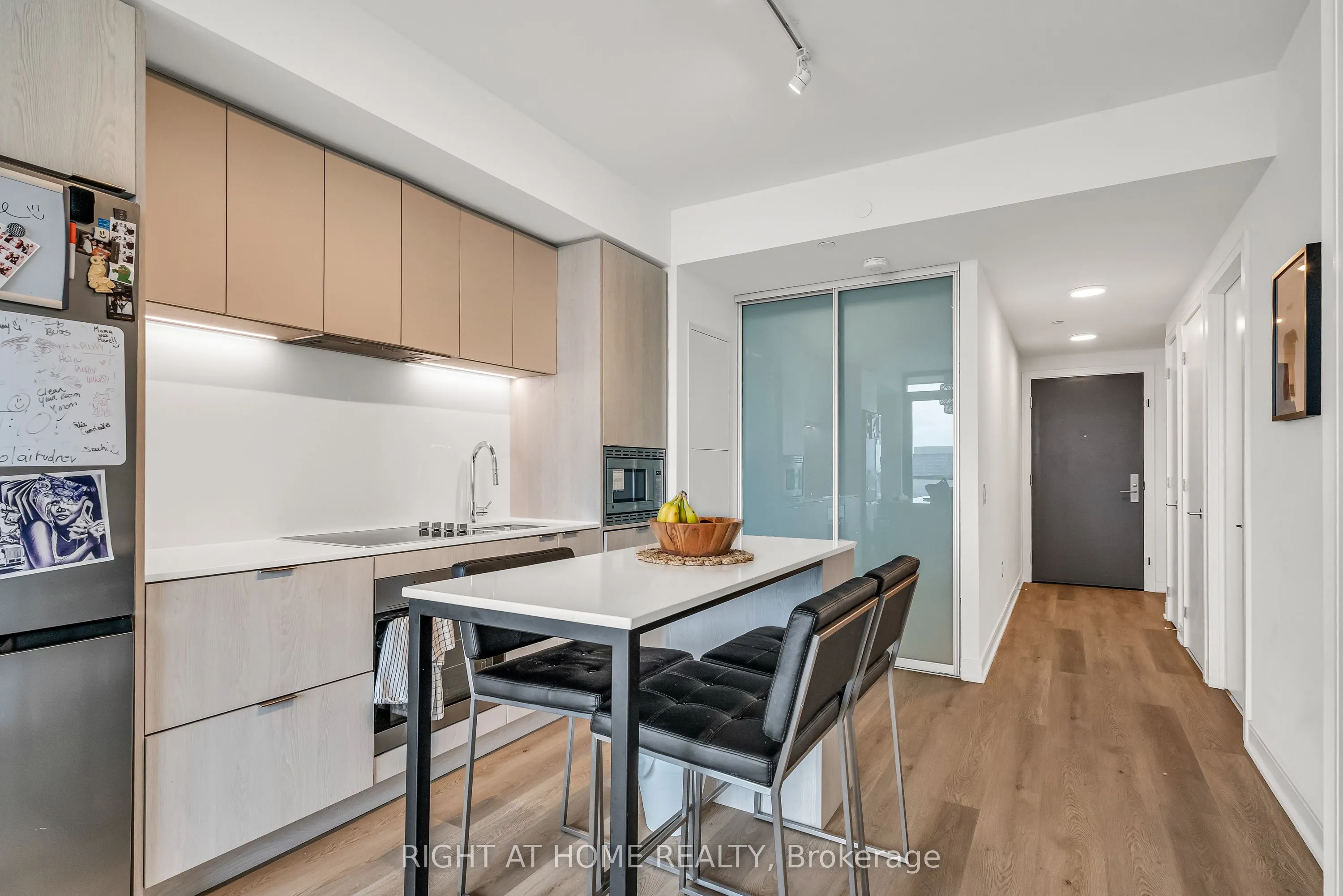 86 Dundas Street E, #1520