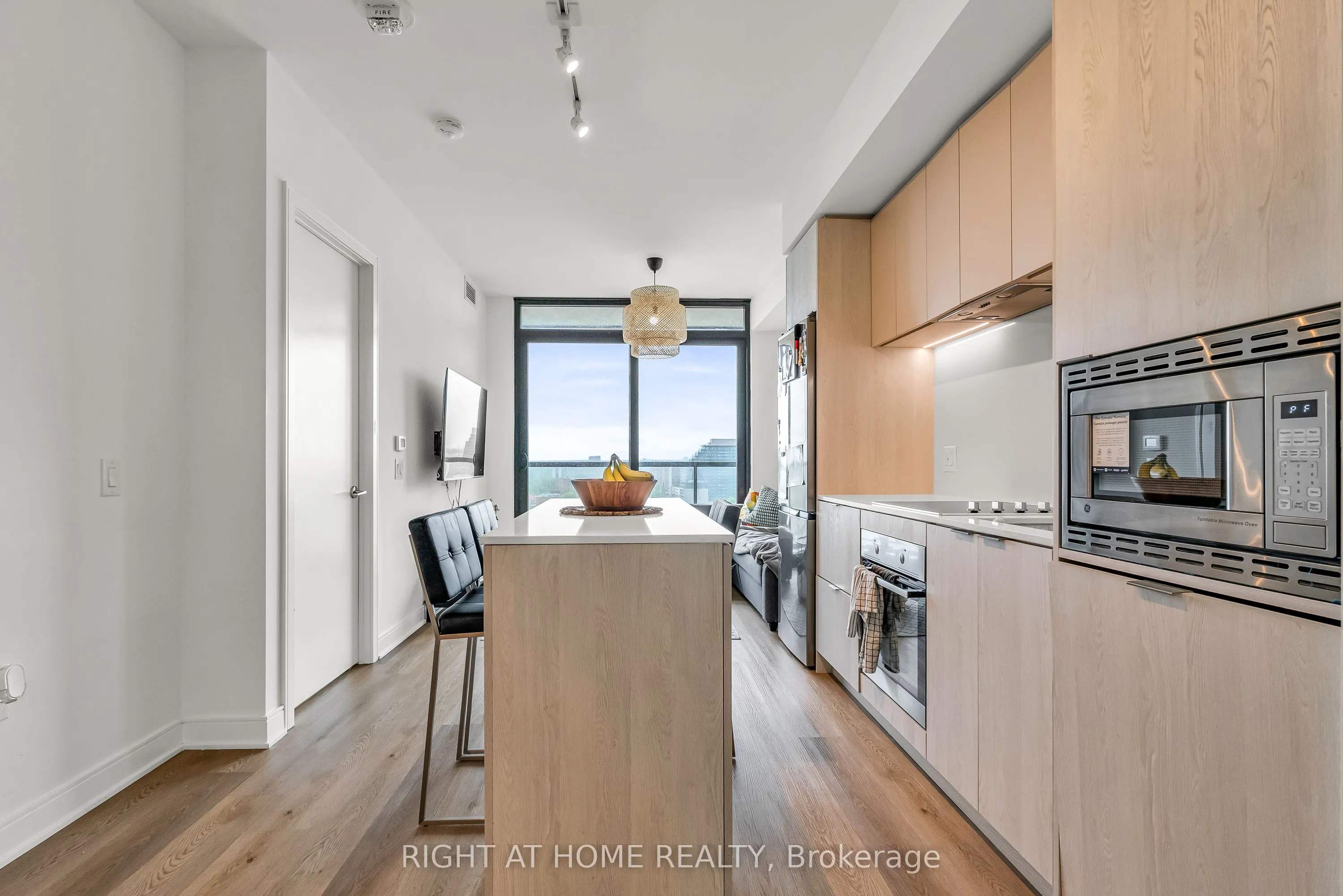 86 Dundas Street E, #1520
