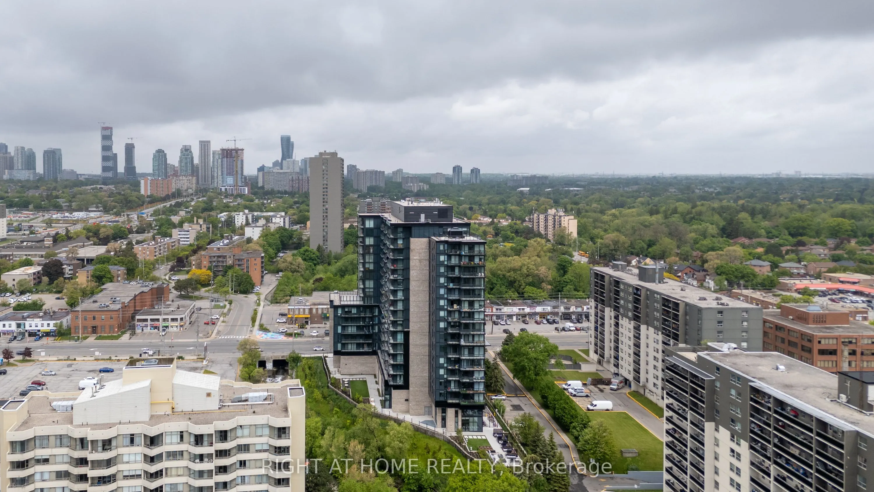 86 Dundas Street E, #1520