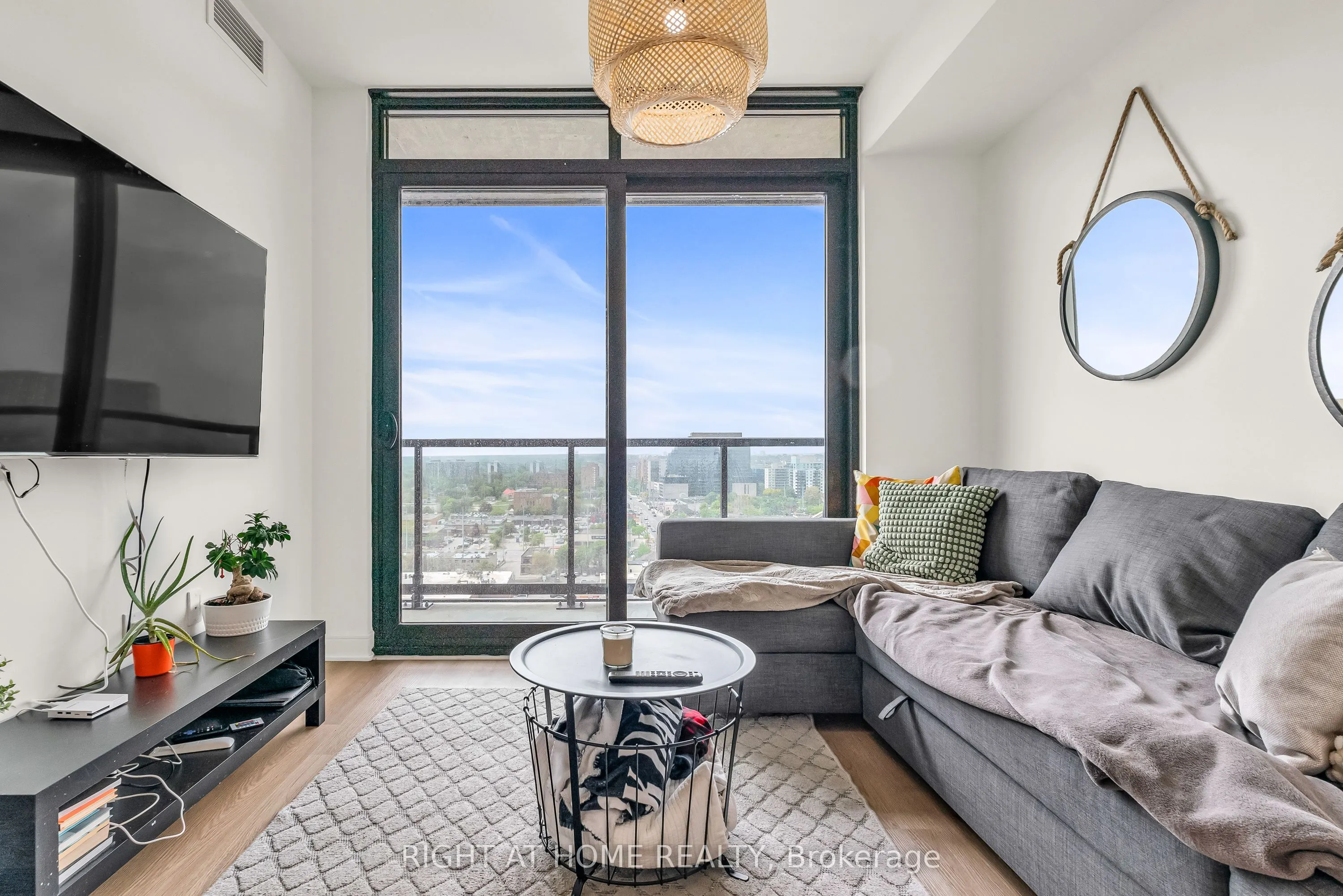 86 Dundas Street E, #1520