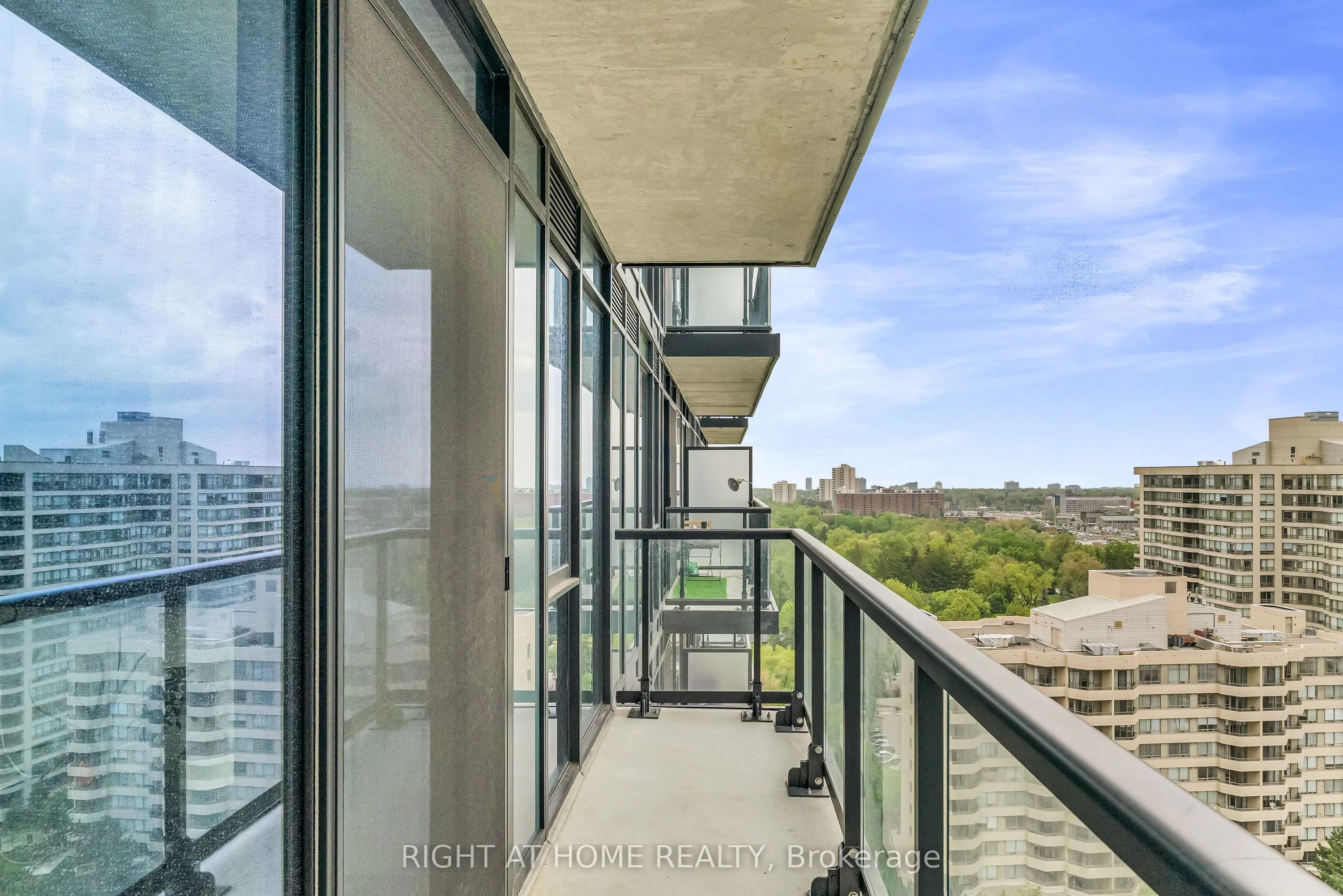 86 Dundas Street E, #1520