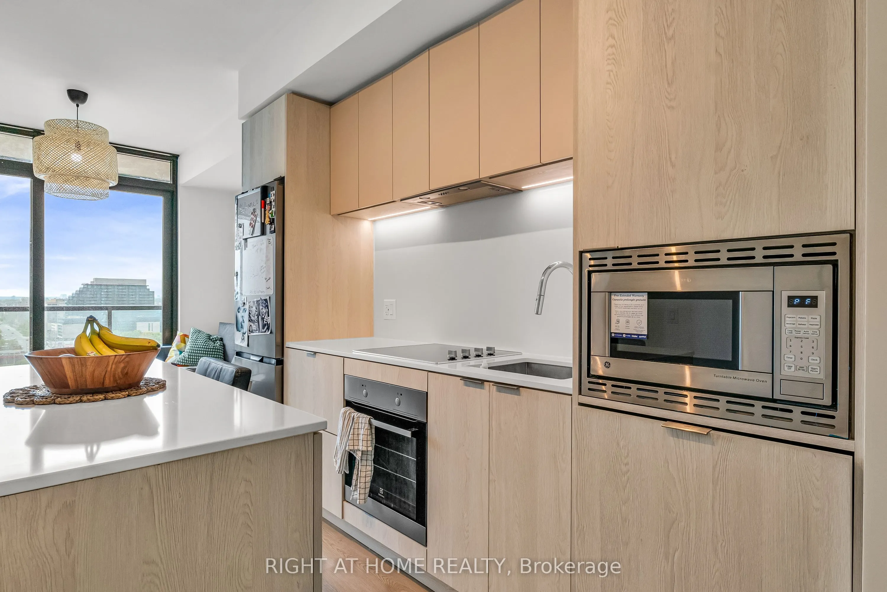 86 Dundas Street E, #1520