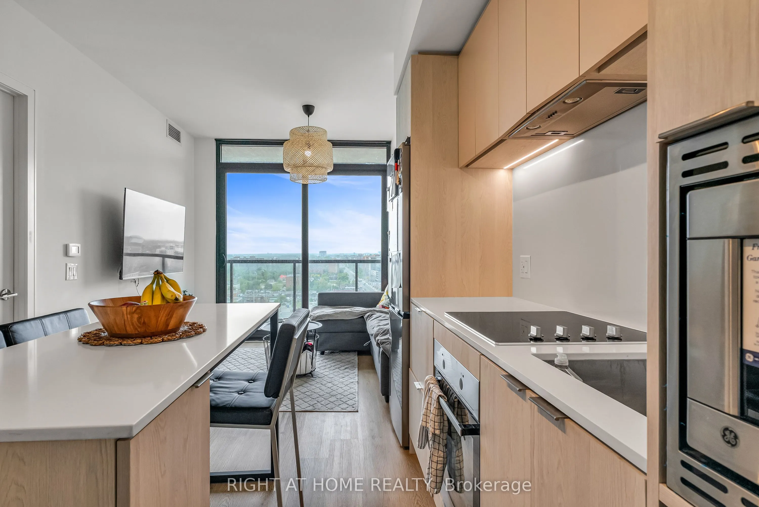 86 Dundas Street E, #1520