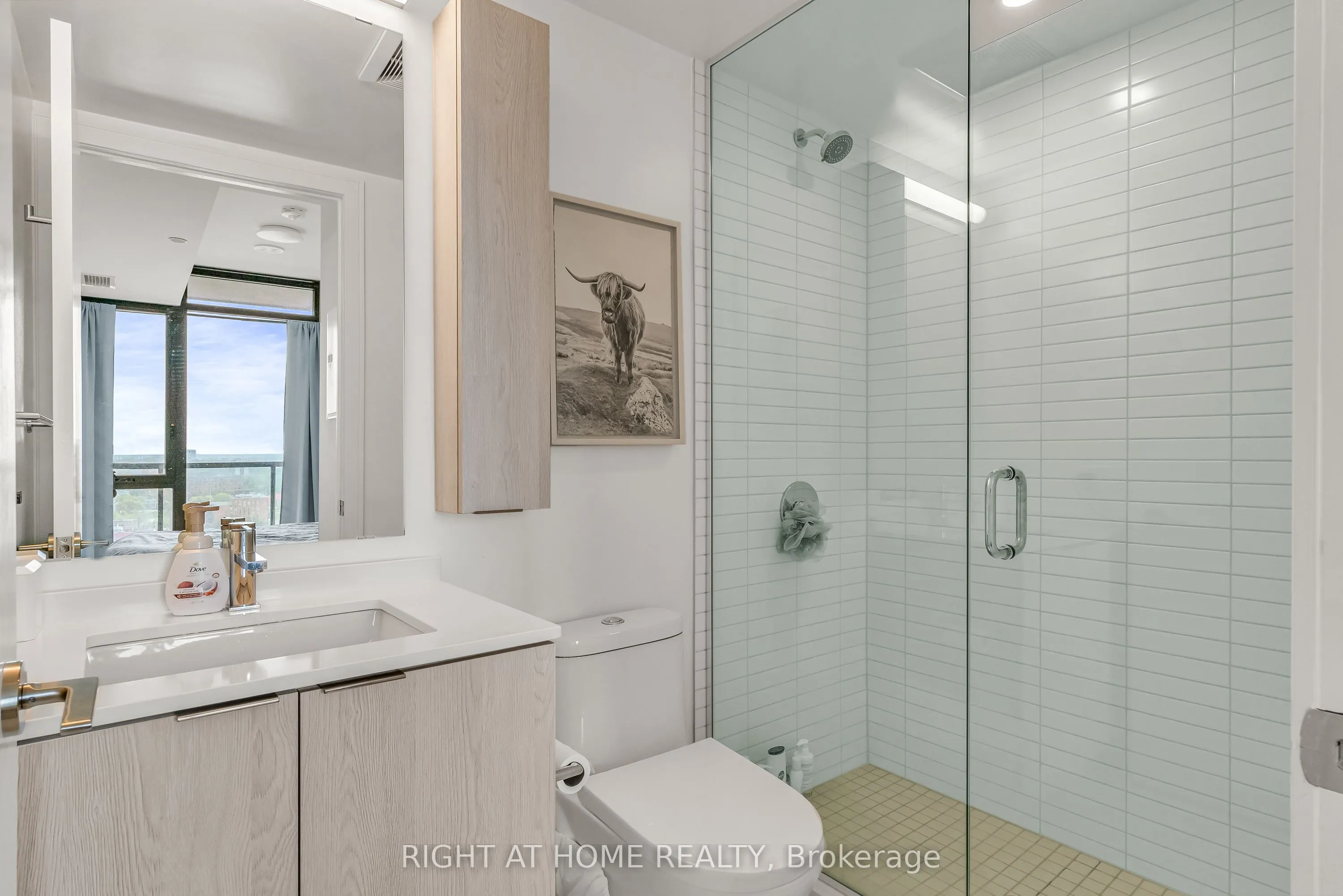 86 Dundas Street E, #1520