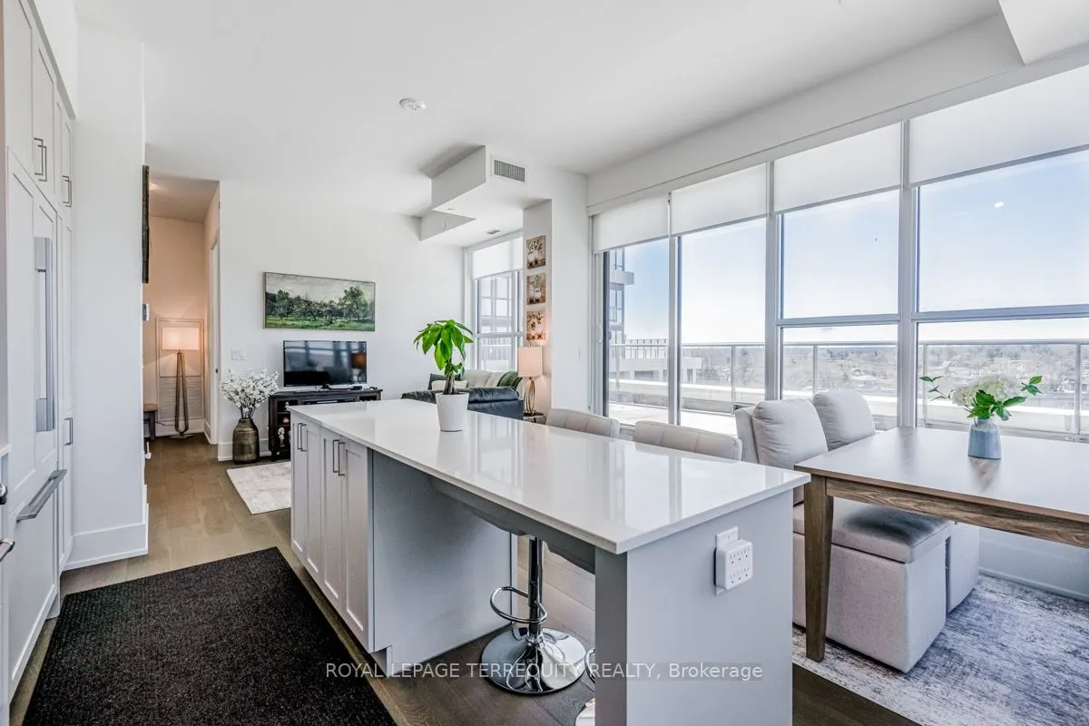 1063 Douglas McCurdy Common #702