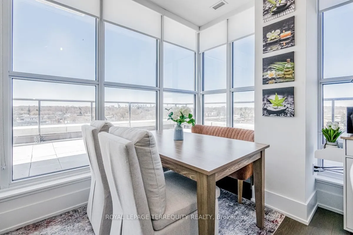 1063 Douglas McCurdy Common #702