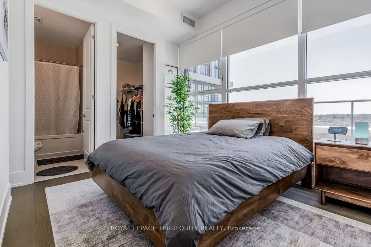1063 Douglas McCurdy Common #702