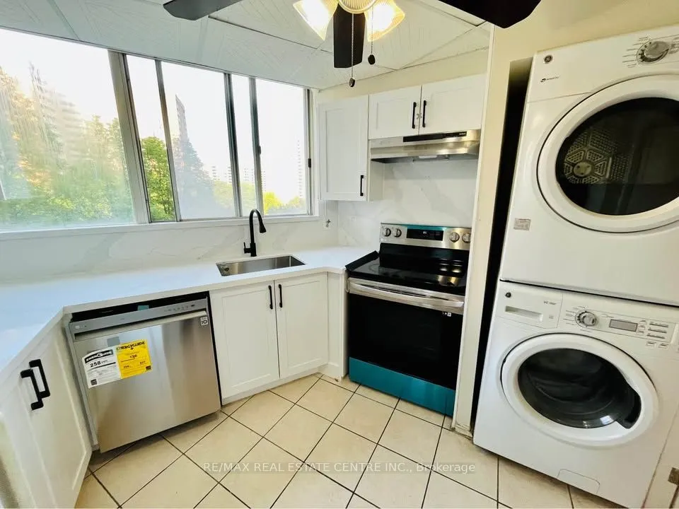3700 Kaneff Crescent, #501