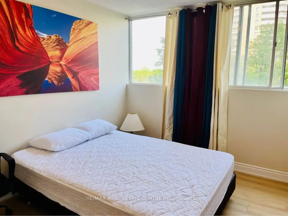 3700 Kaneff Crescent, #501