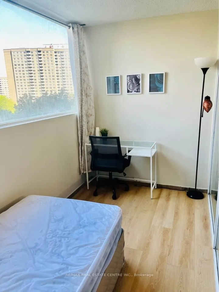 3700 Kaneff Crescent, #501