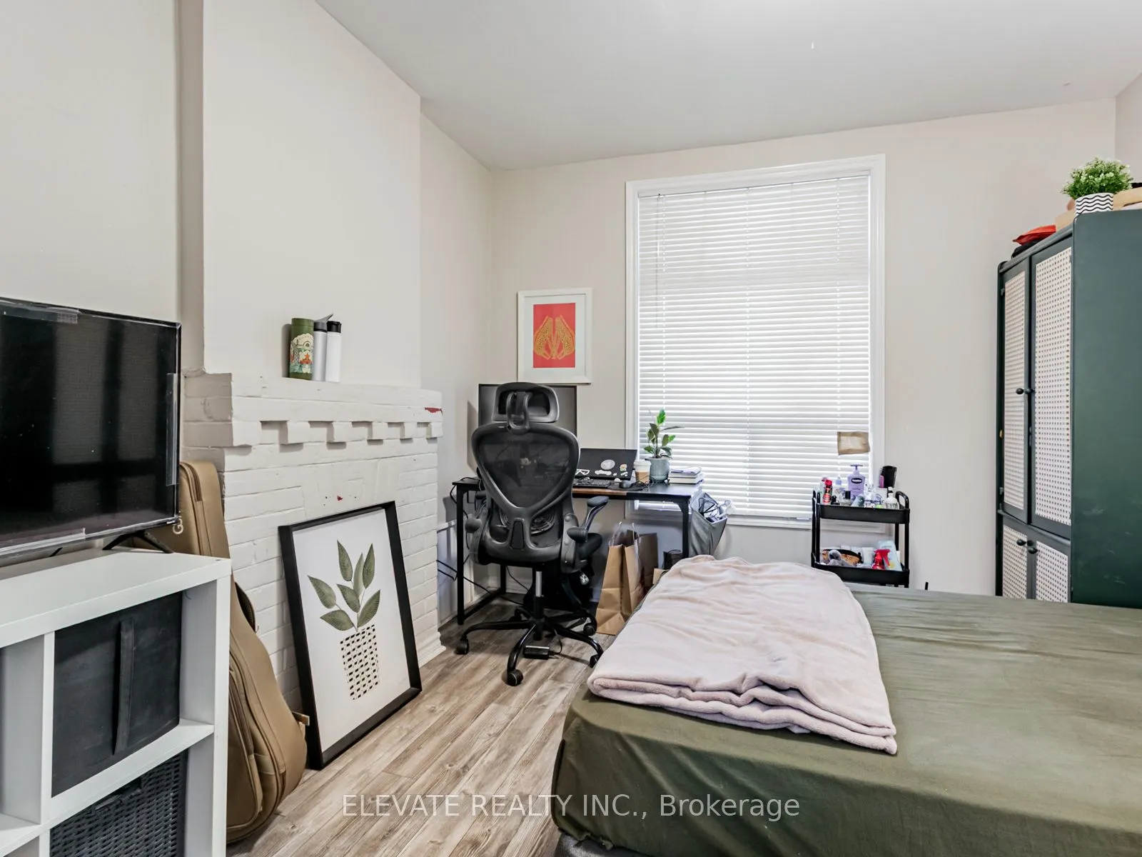 100 Edwin Avenue