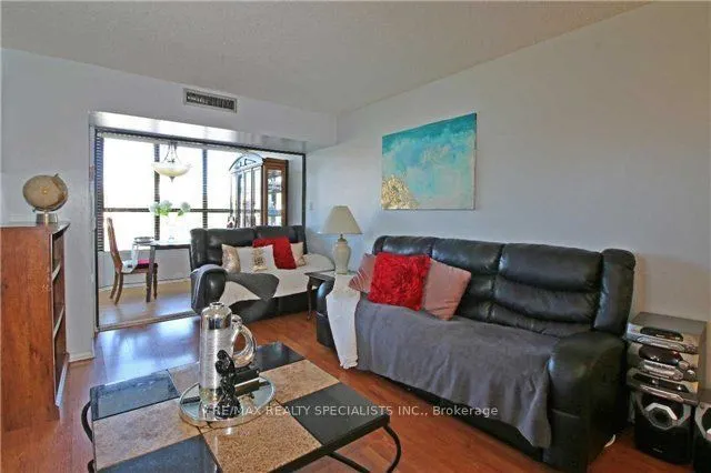 25 Agnes Street, #301