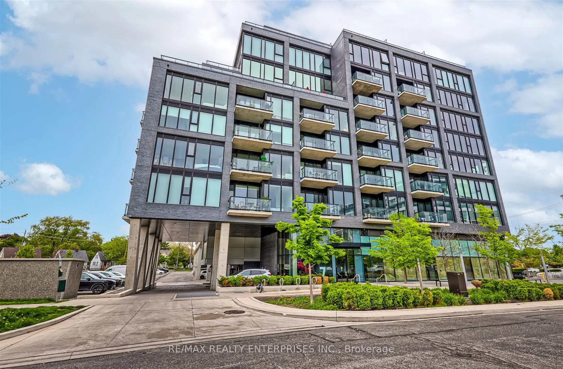 7 Smith Crescent, #410