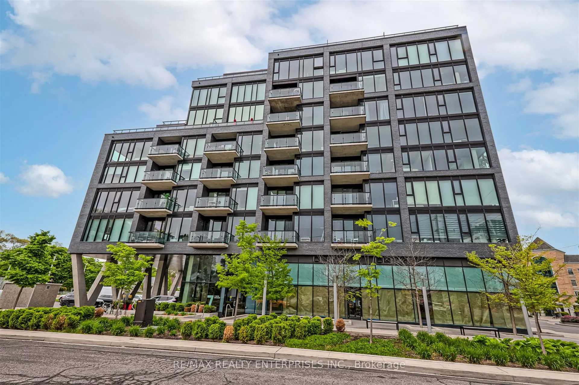 7 Smith Crescent, #410