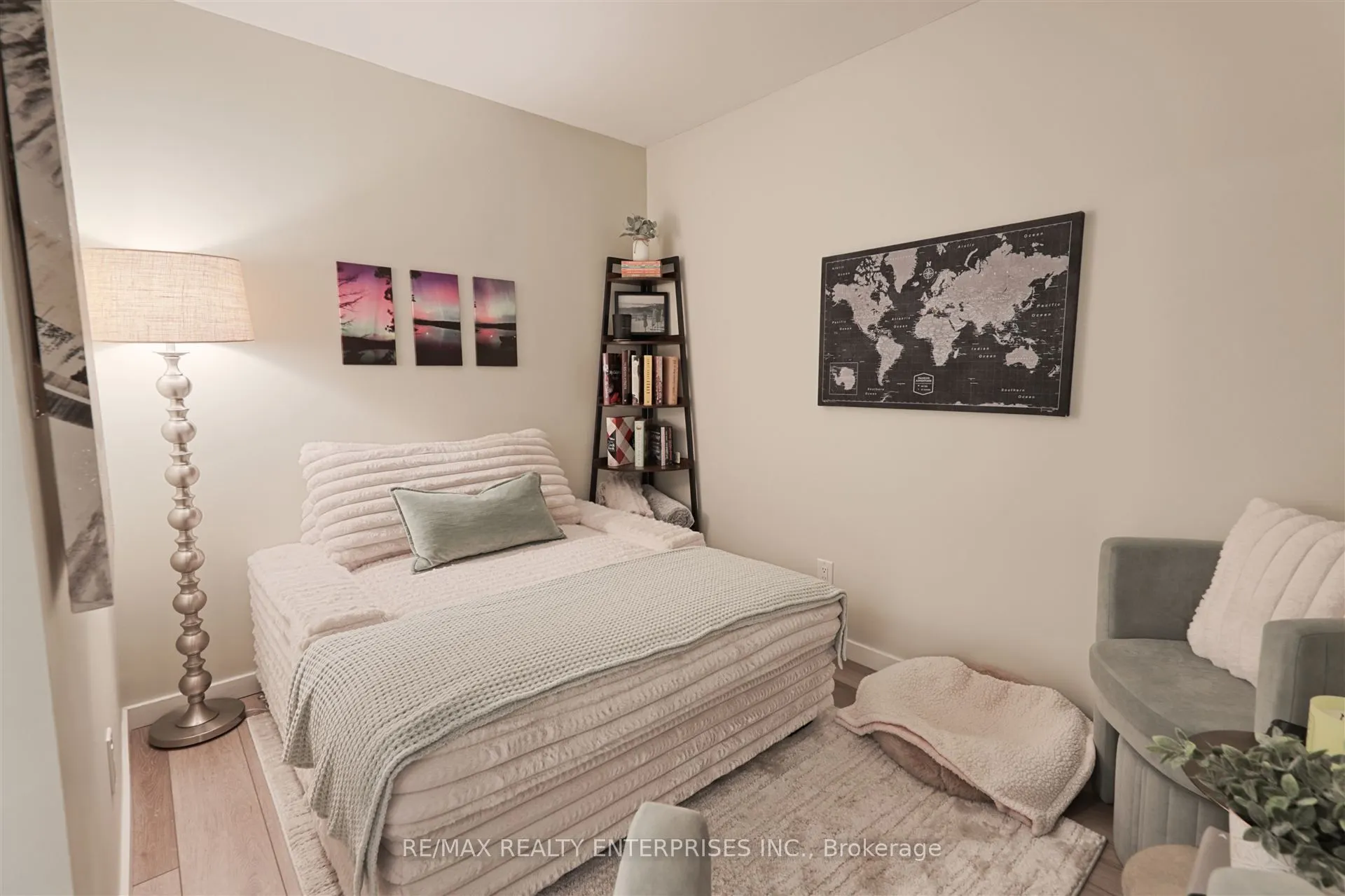 7 Smith Crescent, #410
