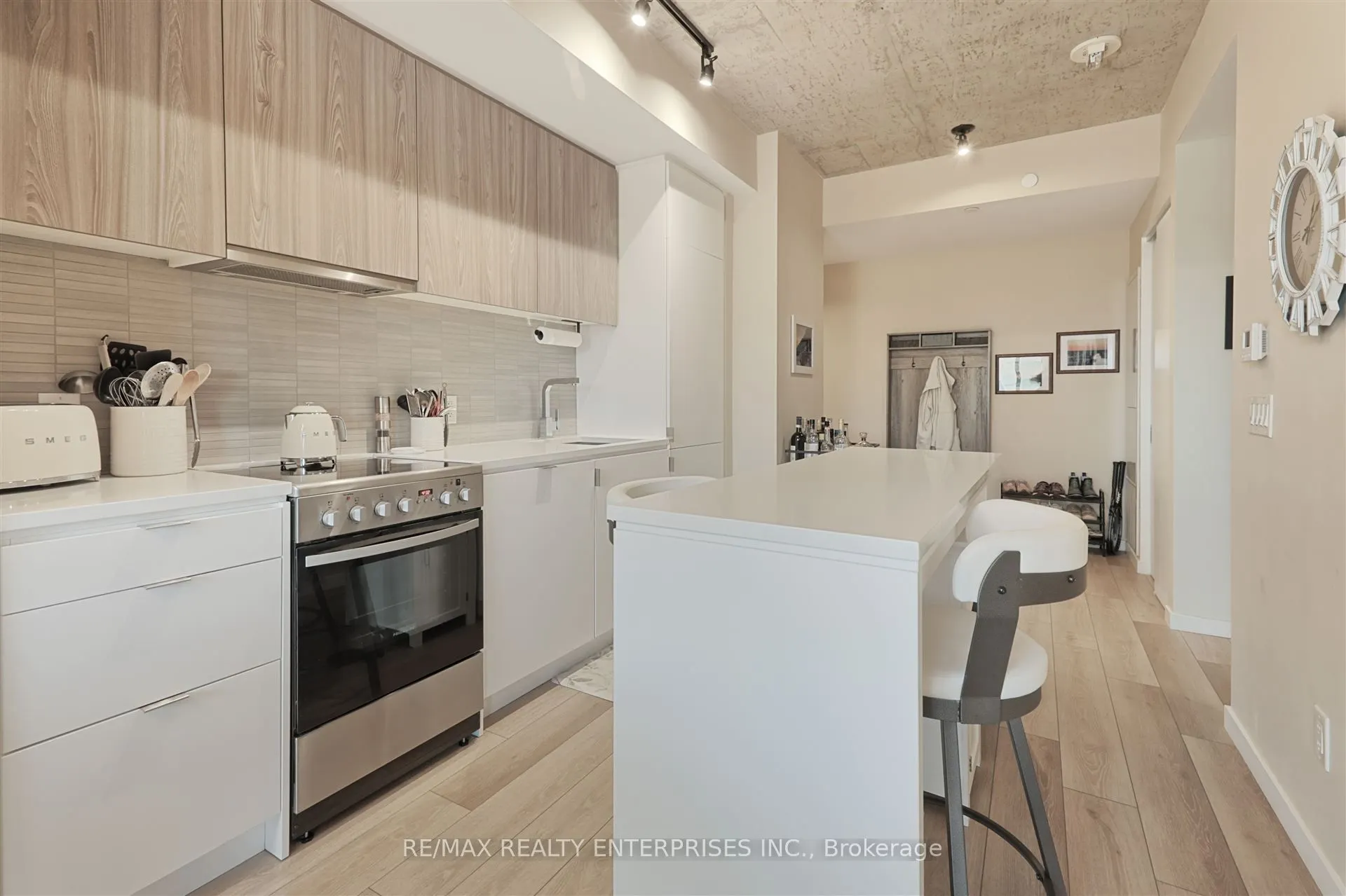 7 Smith Crescent, #410