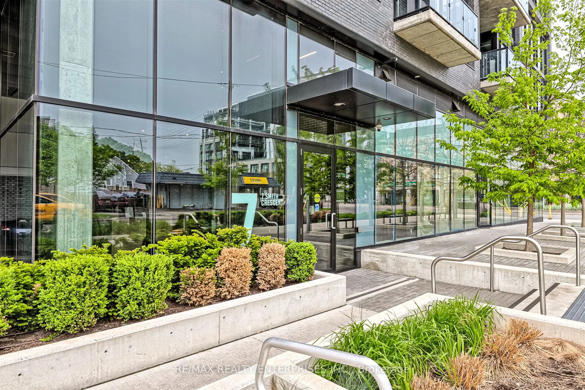 7 Smith Crescent, #410