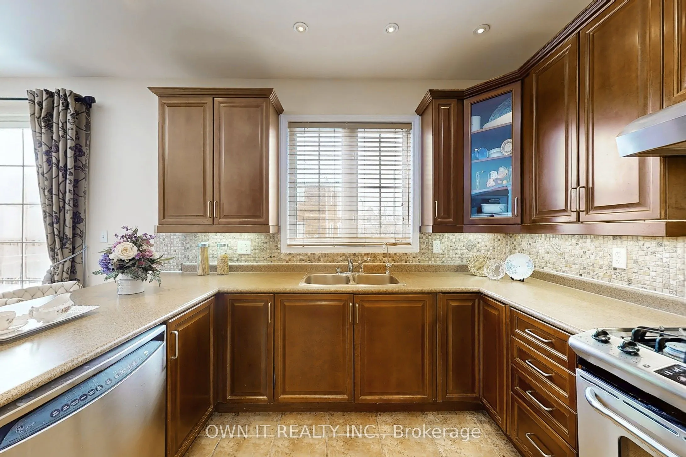 14 Alboreto Way