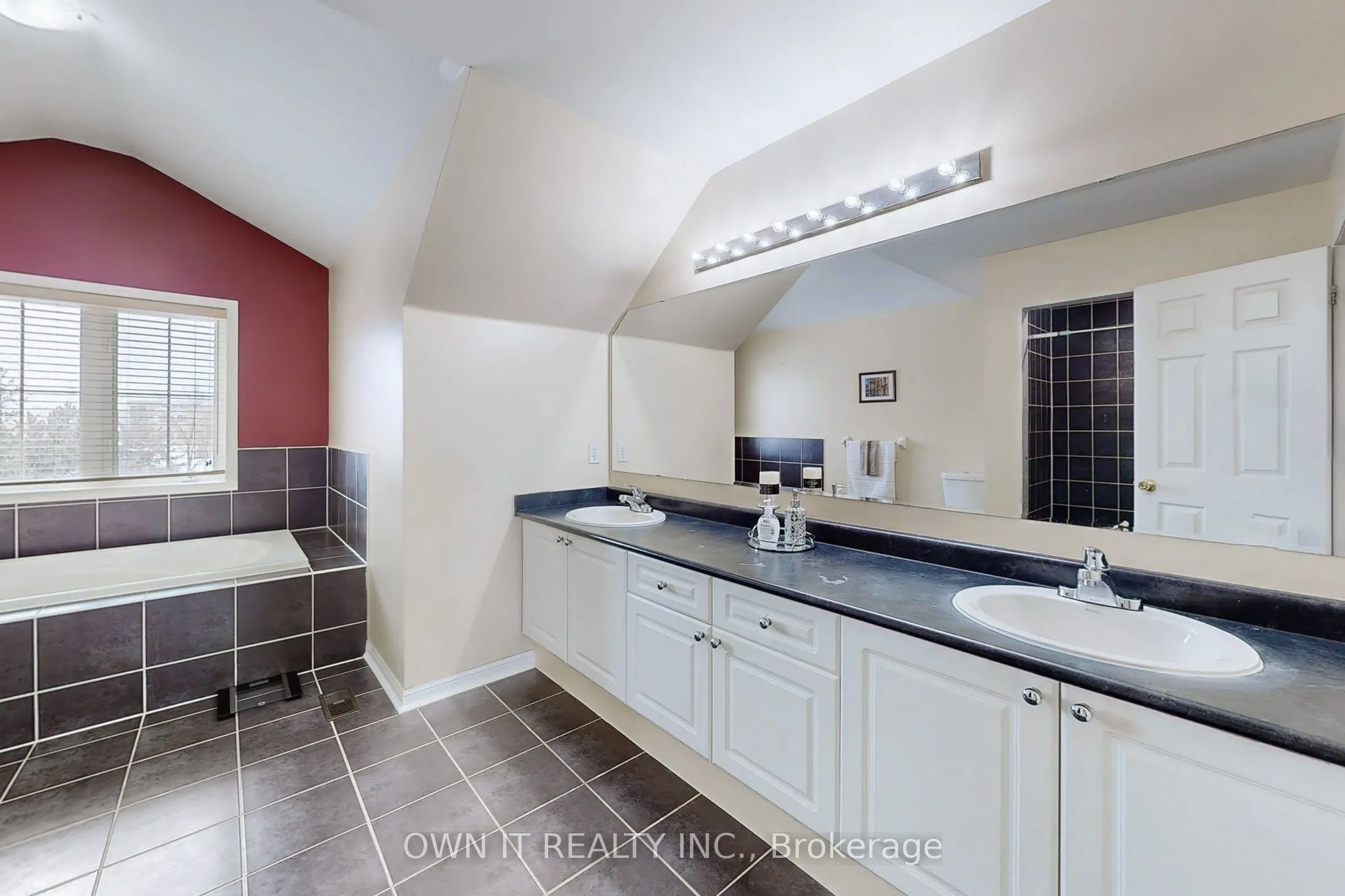 14 Alboreto Way