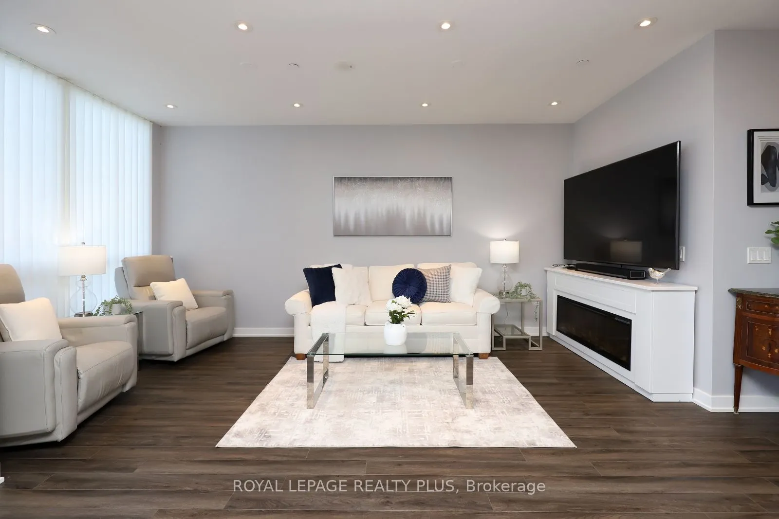4699 Glen Erin Drive, #109