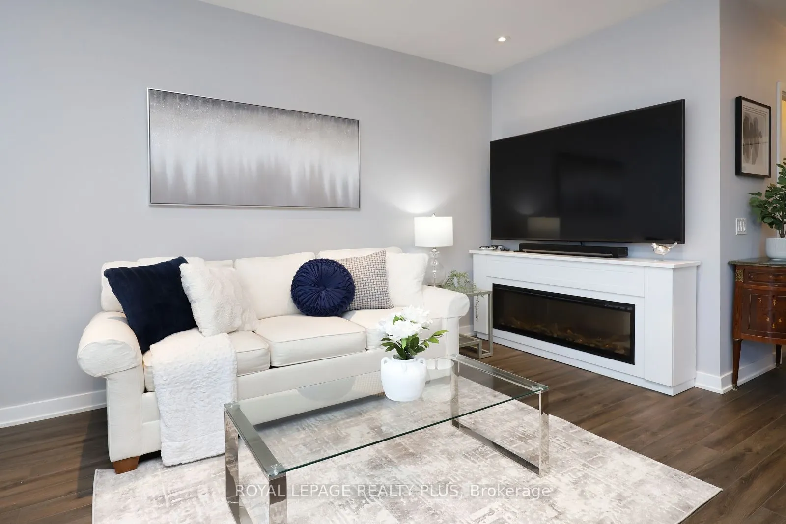 4699 Glen Erin Drive, #109