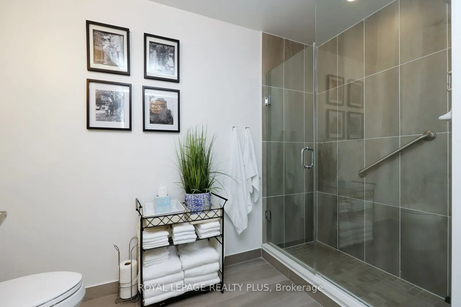 4699 Glen Erin Drive, #109